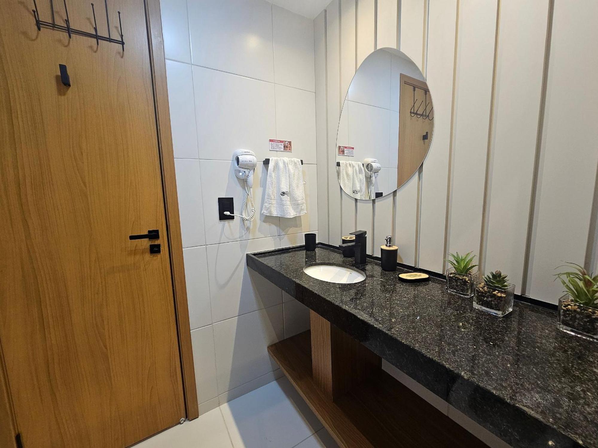 Flat Luxo Com Varanda Gourmet No Makia Em Muro Alto 4 Pessoas *