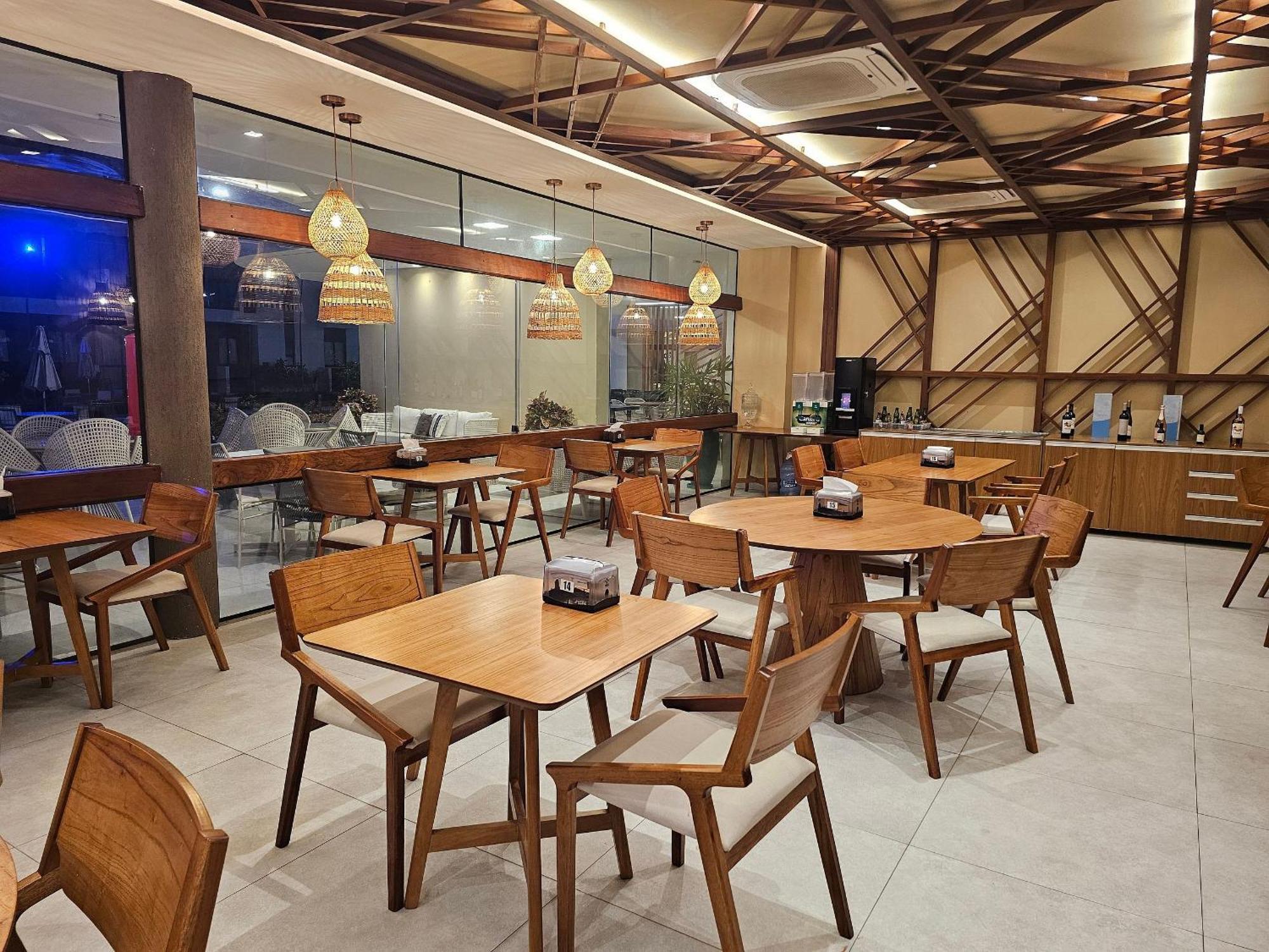 Flat Luxo Com Varanda Gourmet No Makia Em Muro Alto 4 Pessoas *